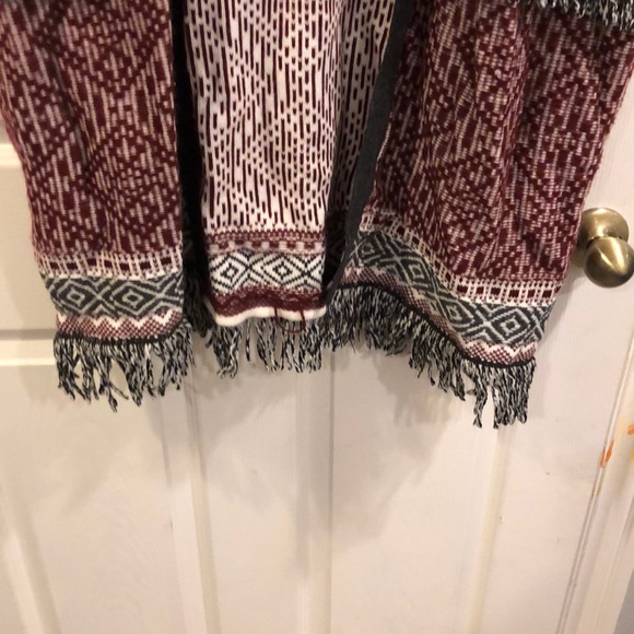 Entro Fringe Vest - Picture 3 of 4